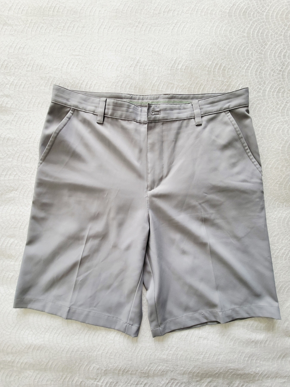 Izod Light Gray Flat Front Men's Golf Shorts 34